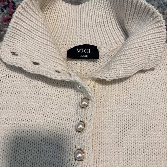 Vici Cable Knit Cream Color Sweater Sz Large - Picture 2 of 4